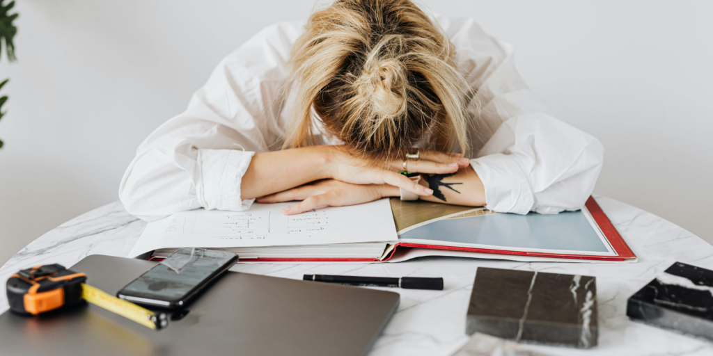 Fatigue chronique : pourquoi dormir 8 heures ne suffit pas toujours